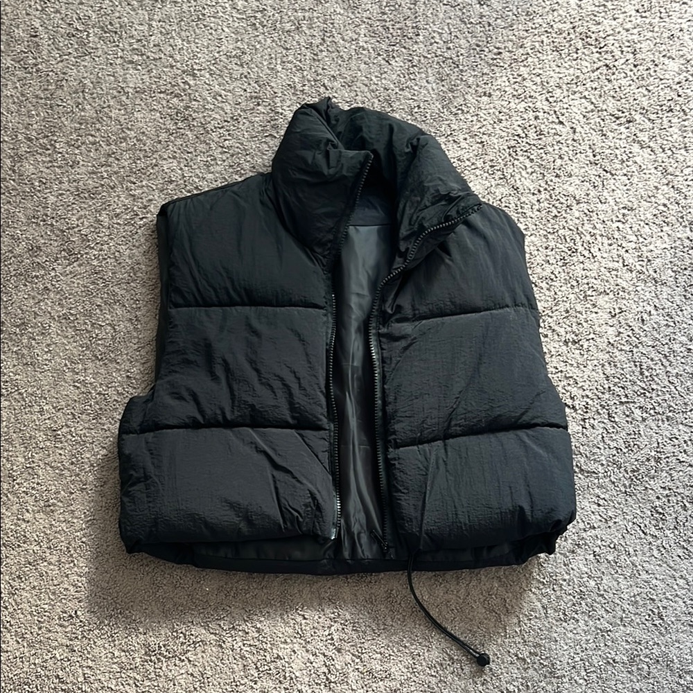 Women’s Cropped Black Puffer Vest